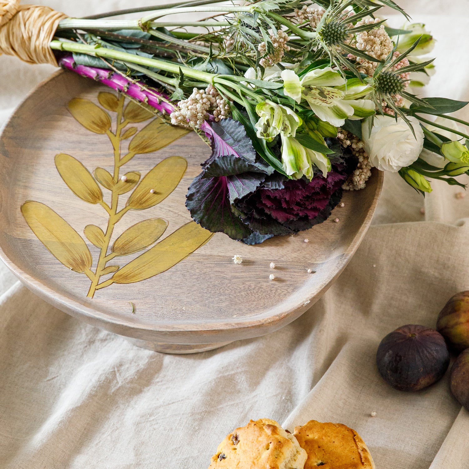 Wisteria Yellow Cake Stand