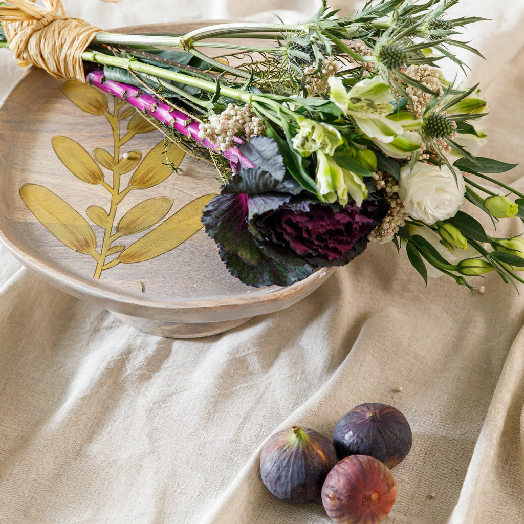 حامل كيك أصفر من الوستارية 