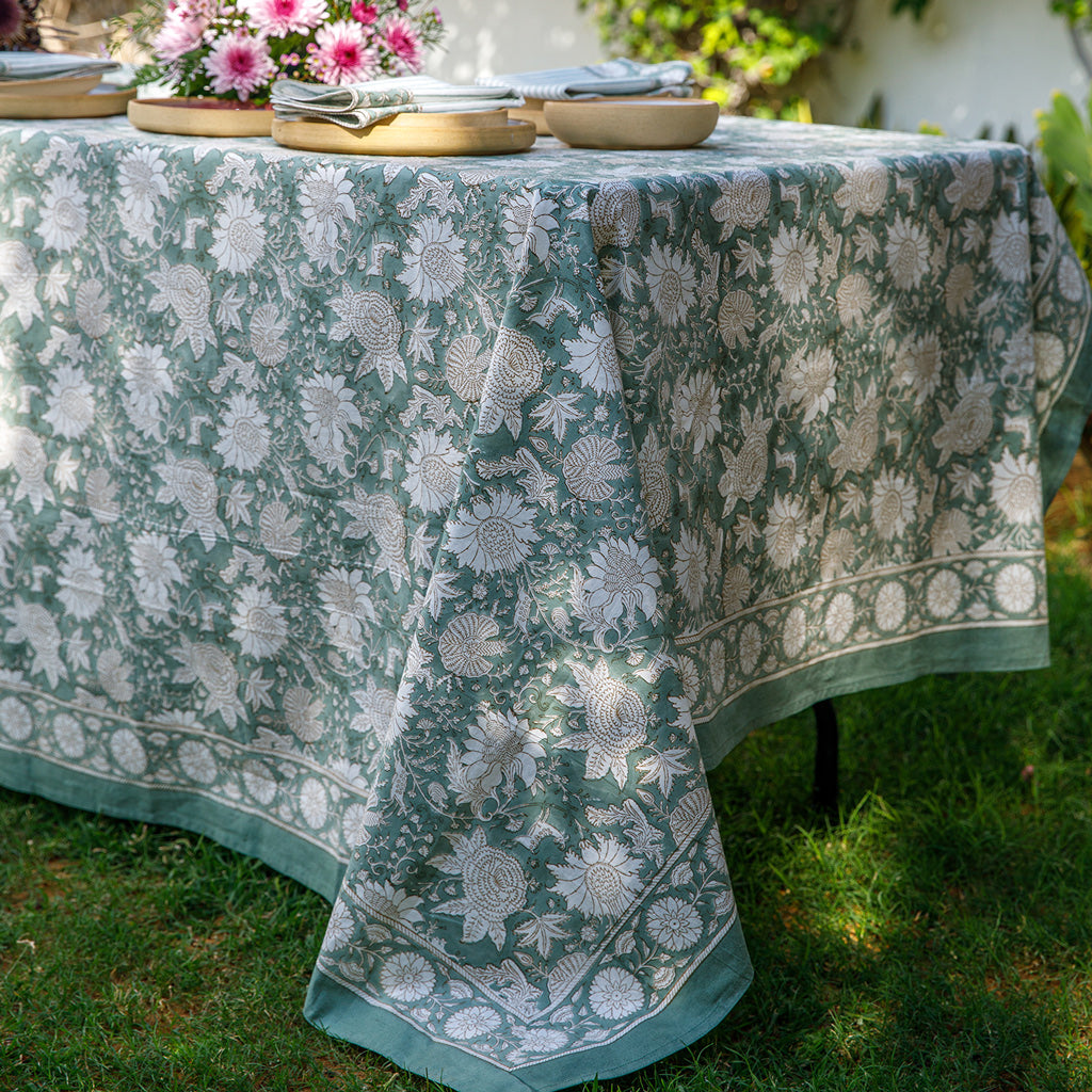 Pia Block Printed Tablecloth & Napkins Set